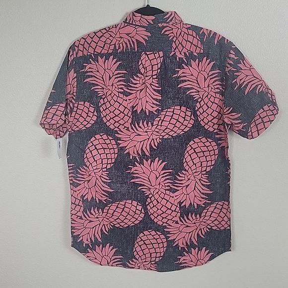 NWT Old Navy Slim Fit Printed Button Down. Size Medium - Picture 4 of 4